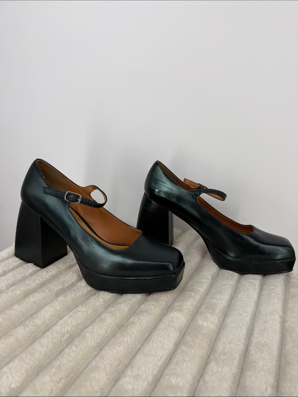 Lisa Vicky “Notice” Dark Green Mary Jane Platform Heels - Women's Sz 9